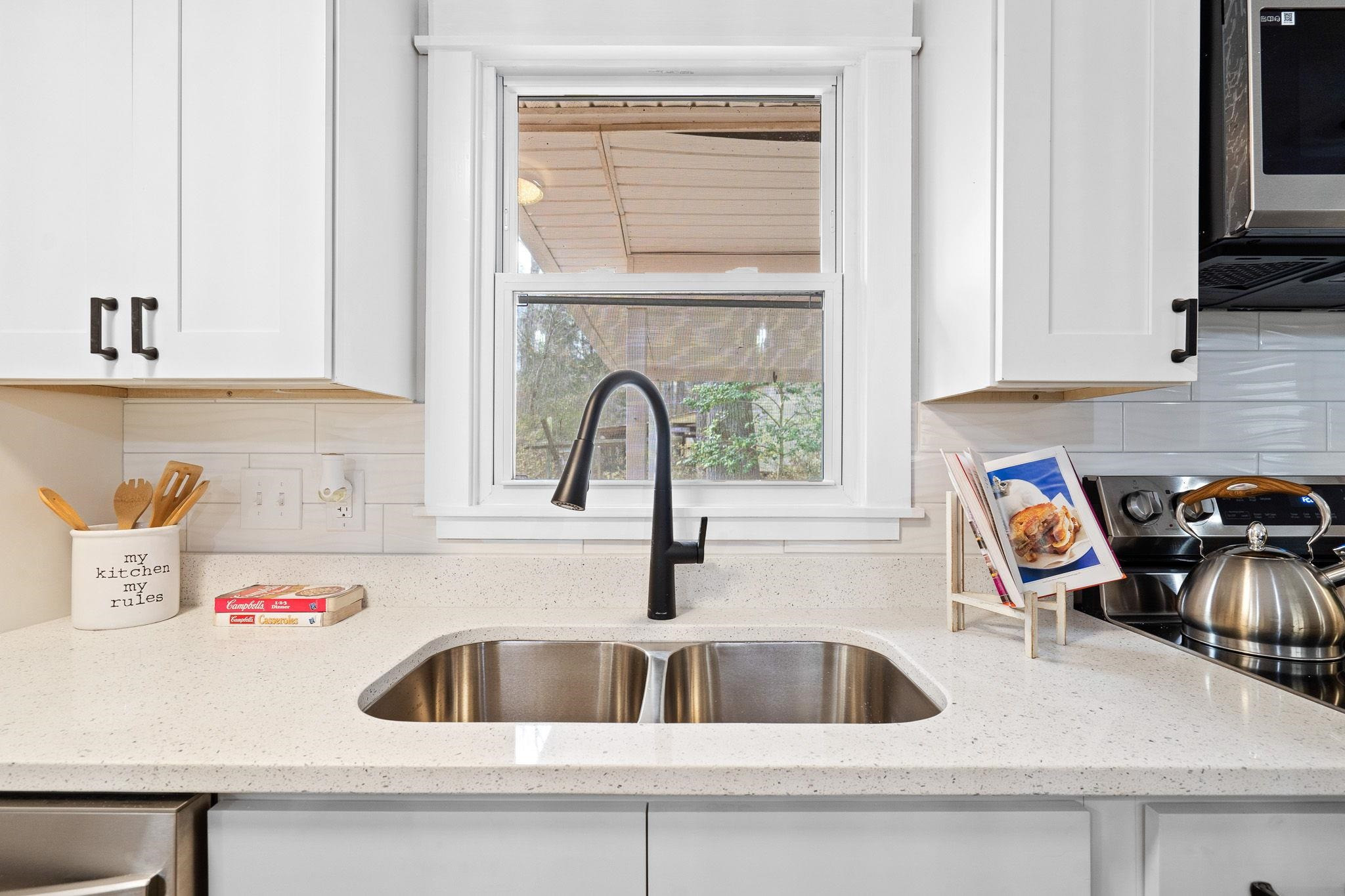 925 N Dogwood Avenue photo 10