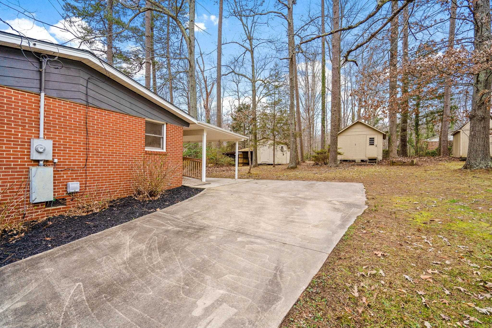 925 N Dogwood Avenue photo 26