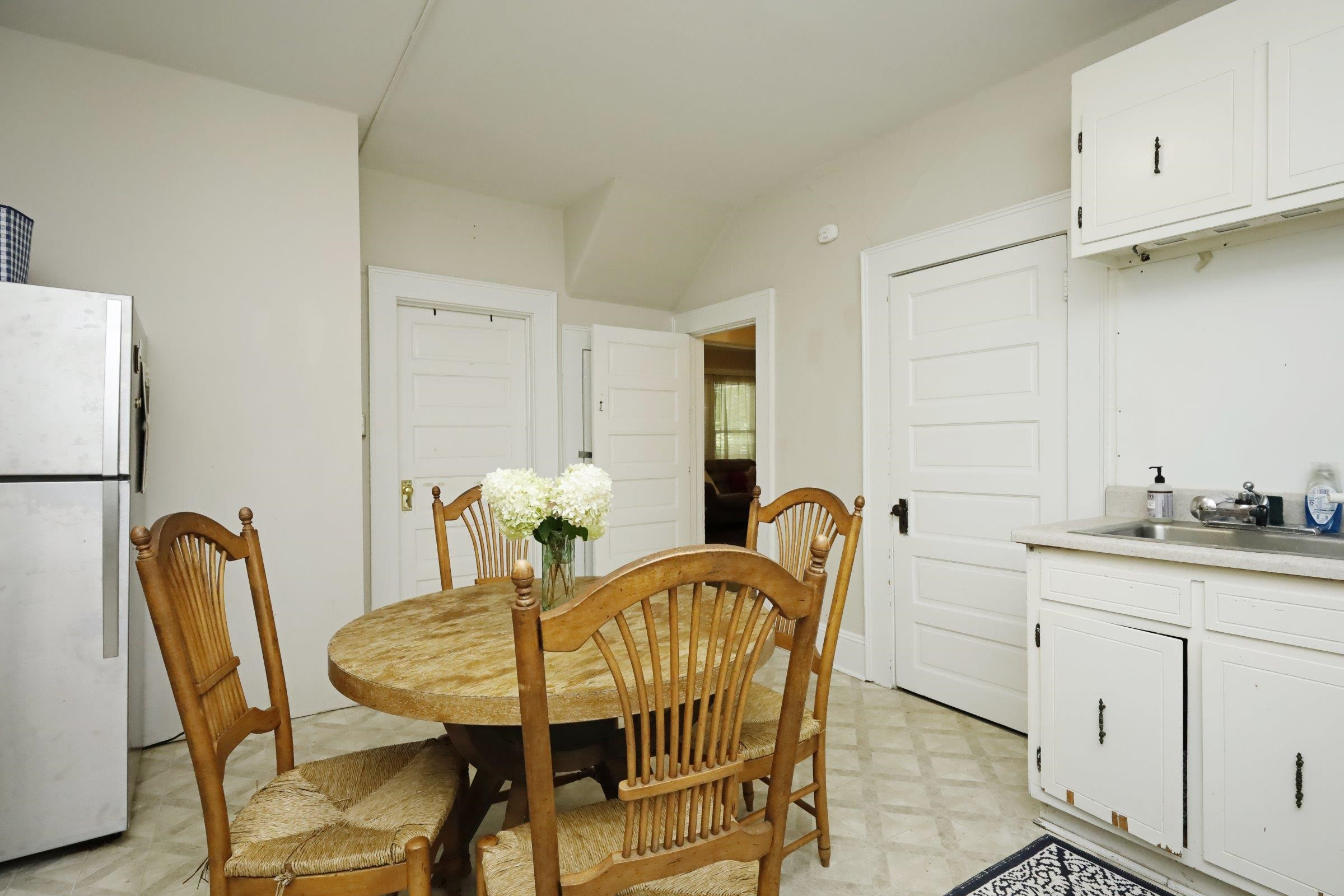 302 Henderson Street photo 8