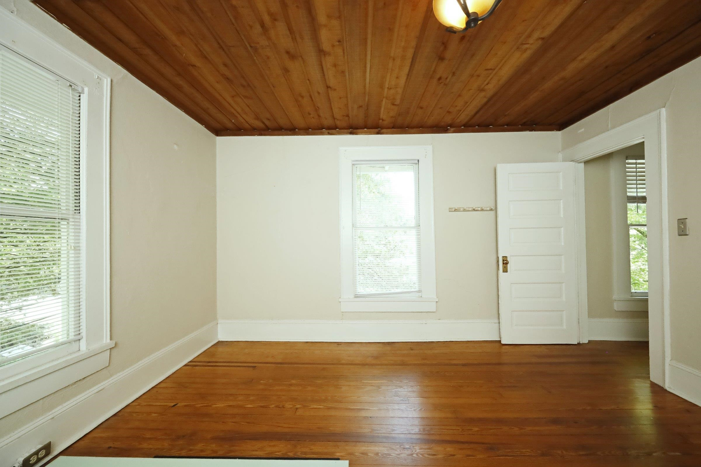 302 Henderson Street photo 19