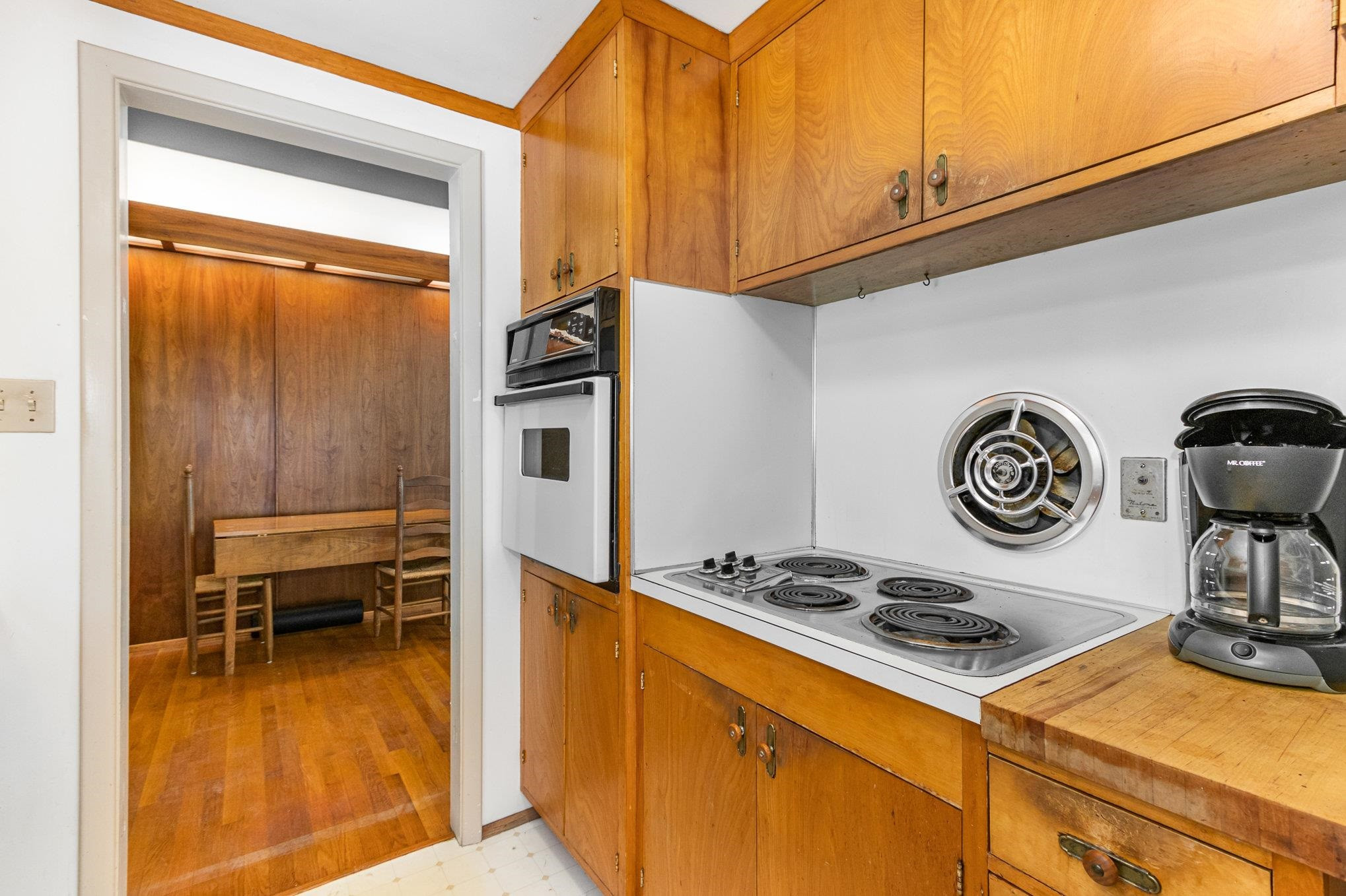 205 Simpson Street photo 9