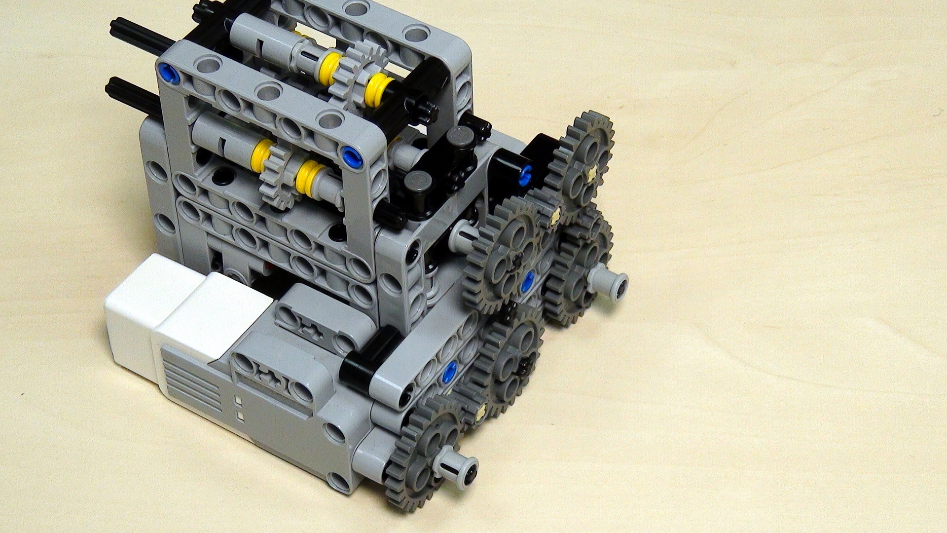 FLLCasts Multiaxles, manydirectional LEGO Mindstorms mechanism.