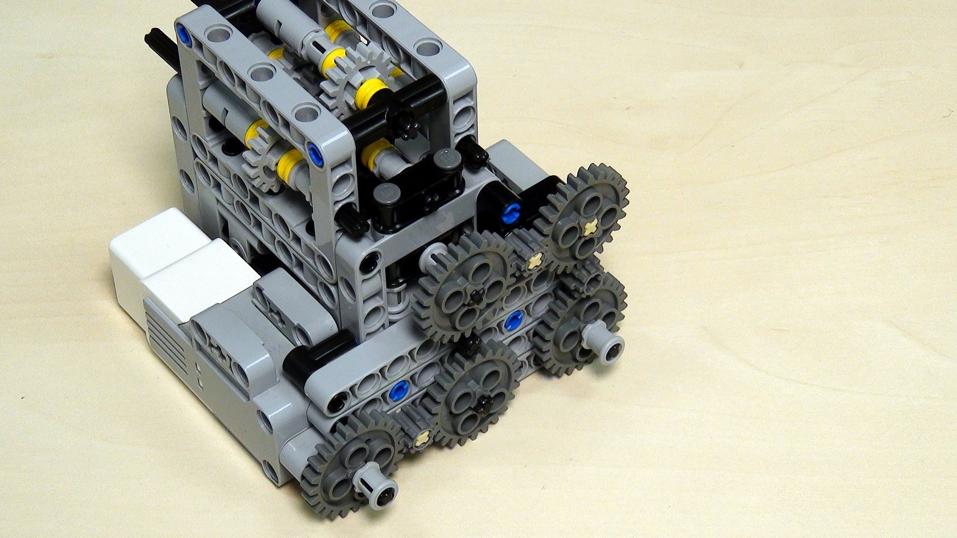 FLLCasts Multiaxles, manydirectional LEGO Mindstorms mechanism for