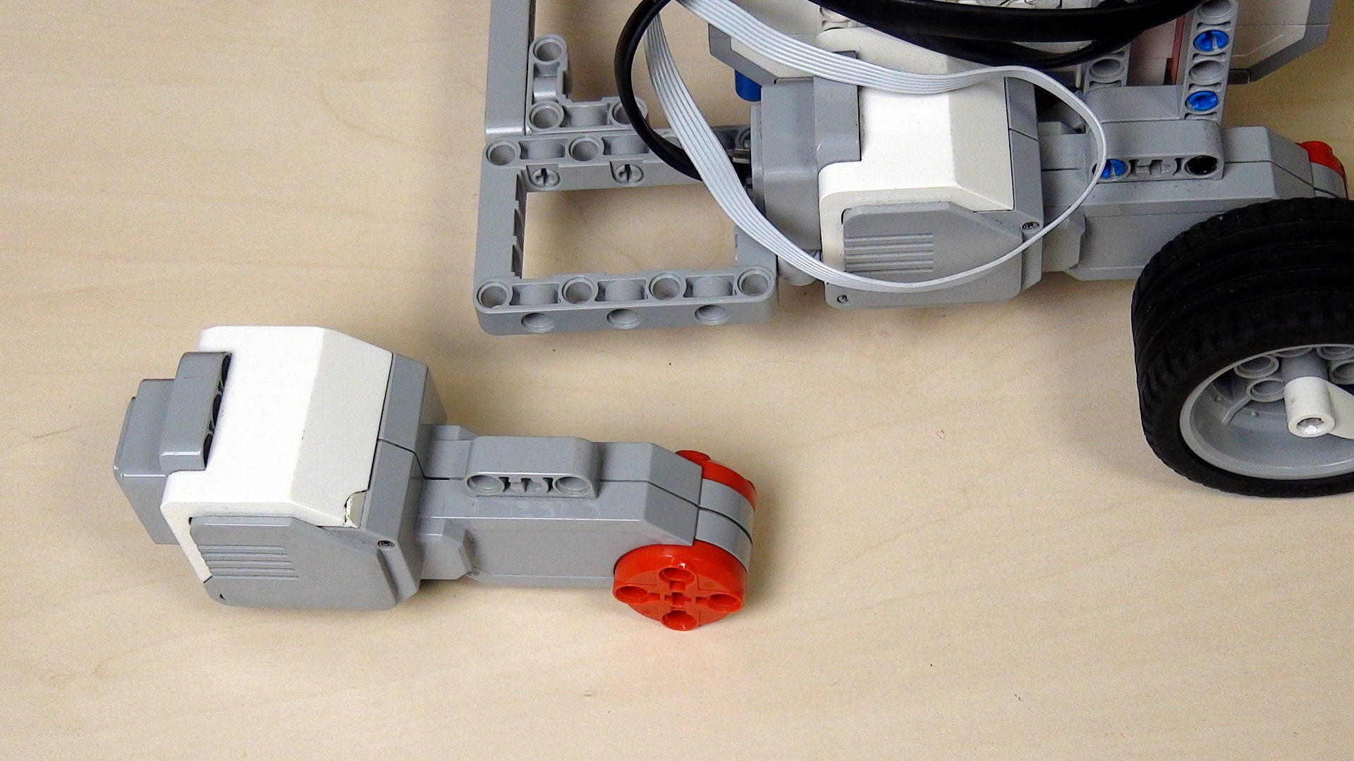 FLLCasts Find the LEGO Mindstorms motors that work best for you