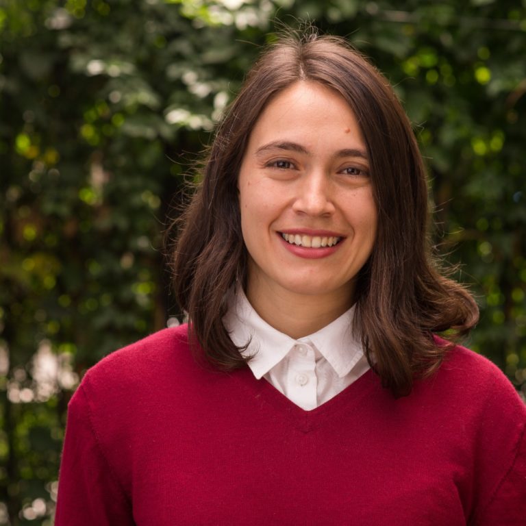 One of the expert Spanish tutors from Fluenz Live Online, ensuring each learner’s curriculum is carefully coordinated and fully adaptable to guarantee progress in Spanish.