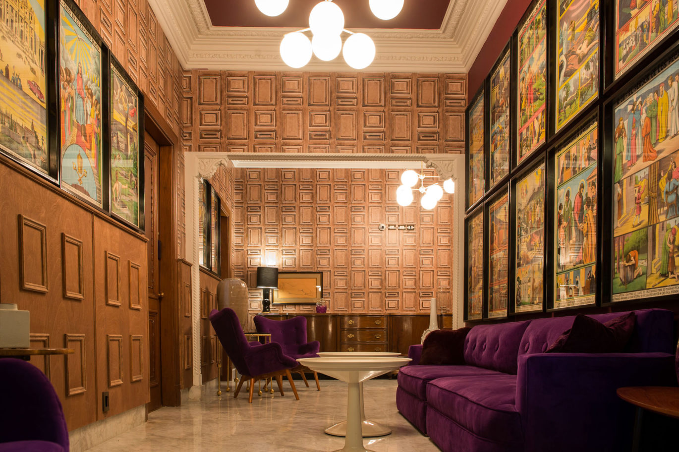 Exterior of the Pug Seal Allan Poe hotel in Polanco, Mexico City, part of the Fluenz Spanish Immersion program.