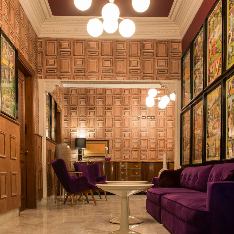 Exterior of the Pug Seal Allan Poe hotel in Polanco, Mexico City, part of the Fluenz Spanish Immersion program.