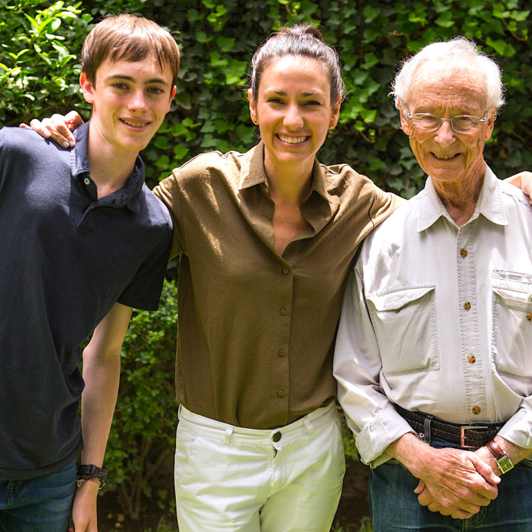 Sonia Gil, Fluenz founder, standing outdoors with two students during the Fluenz Spanish Immersion in Mexico City, highlighting the personalized, intergenerational learning experience of the luxury immersion program.