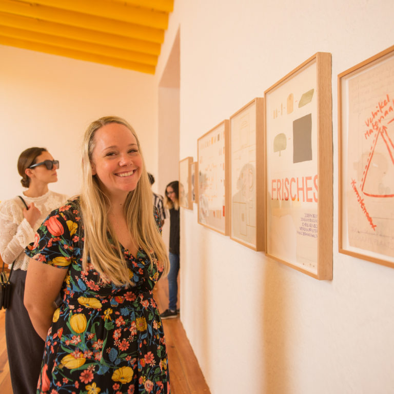 Fluenz Spanish Immersion students exploring an art exhibition at Casa Luis Barragán in Mexico City, engaging with Mexico’s cultural heritage as part of the immersive Spanish learning experience.
