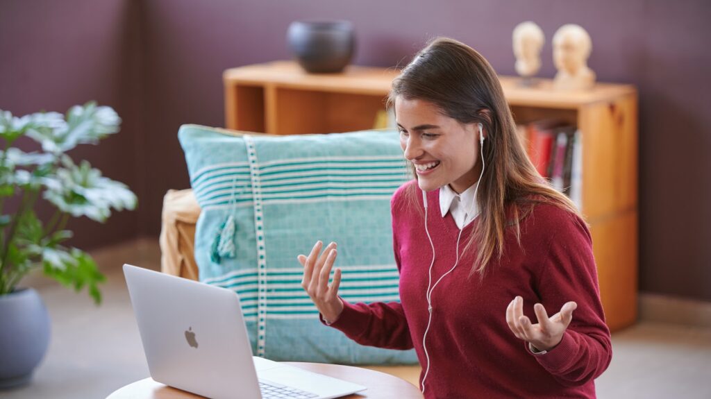 What are online Spanish immersion classes for adults?
