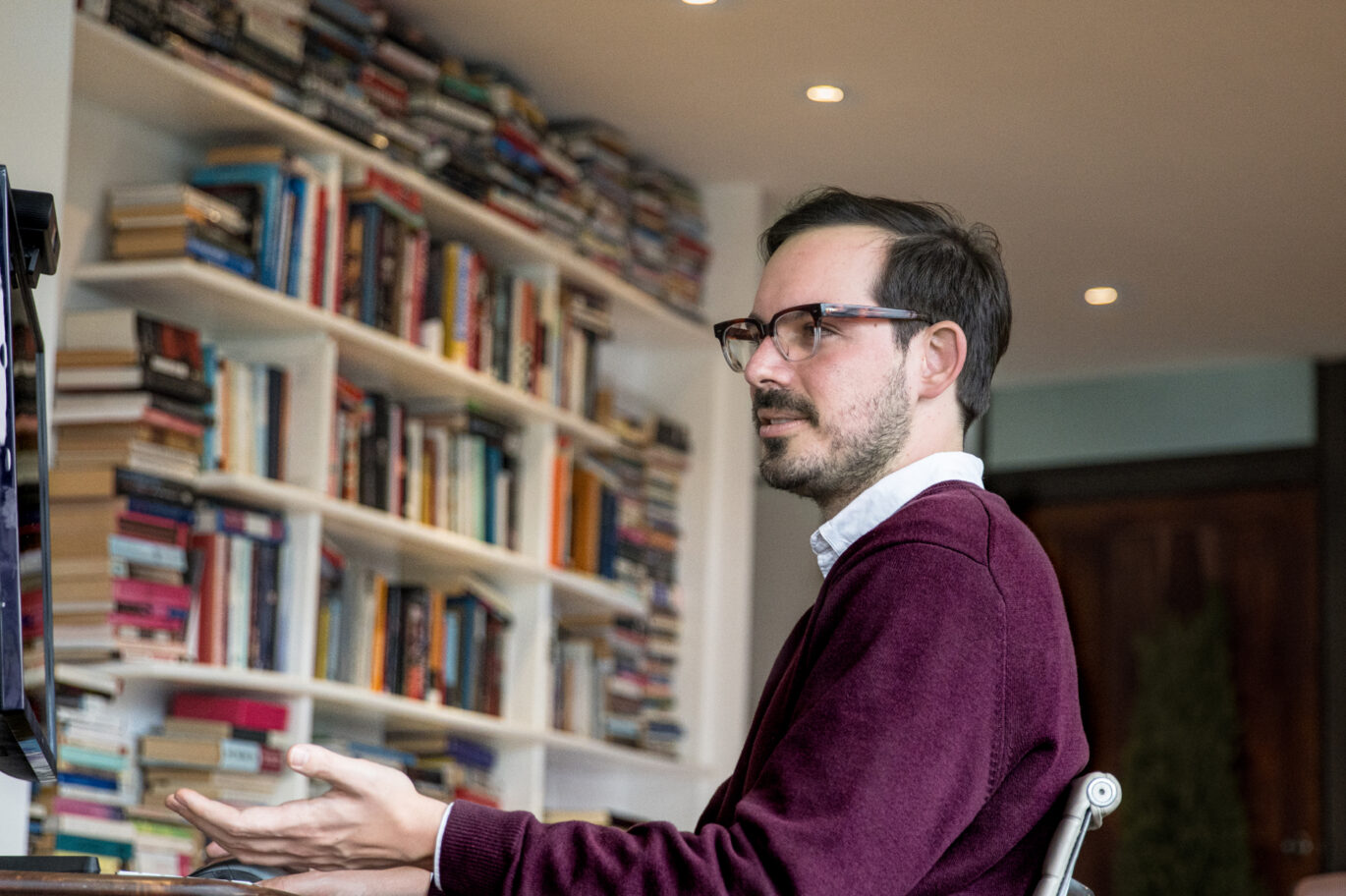 Expert Spanish tutor with Fluenz Live Online, part of the team delivering intensive one-on-one Spanish immersion for adults around the world.