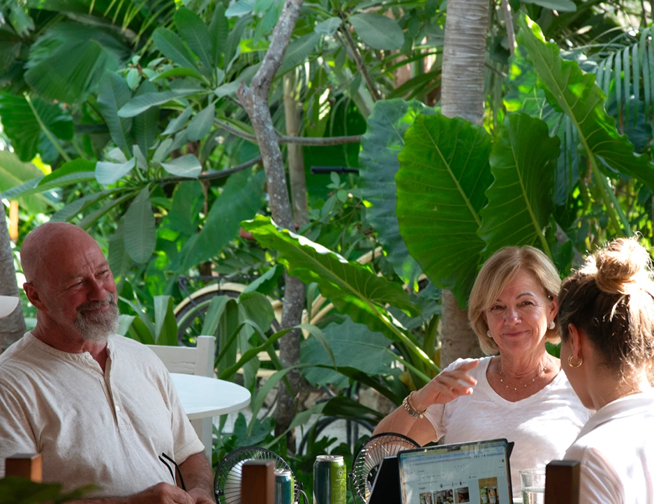 Adult learners studying Spanish in Nosara during the Fluenz Costa Rica immersion.