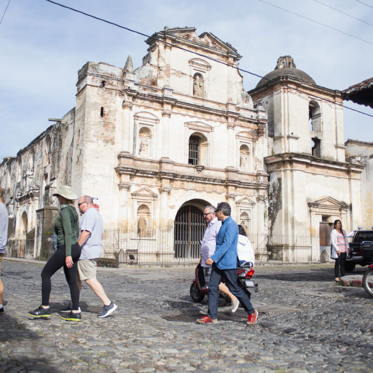 Adult learners walking through the historic streets of Oaxaca during the Fluenz Spanish immersion program.