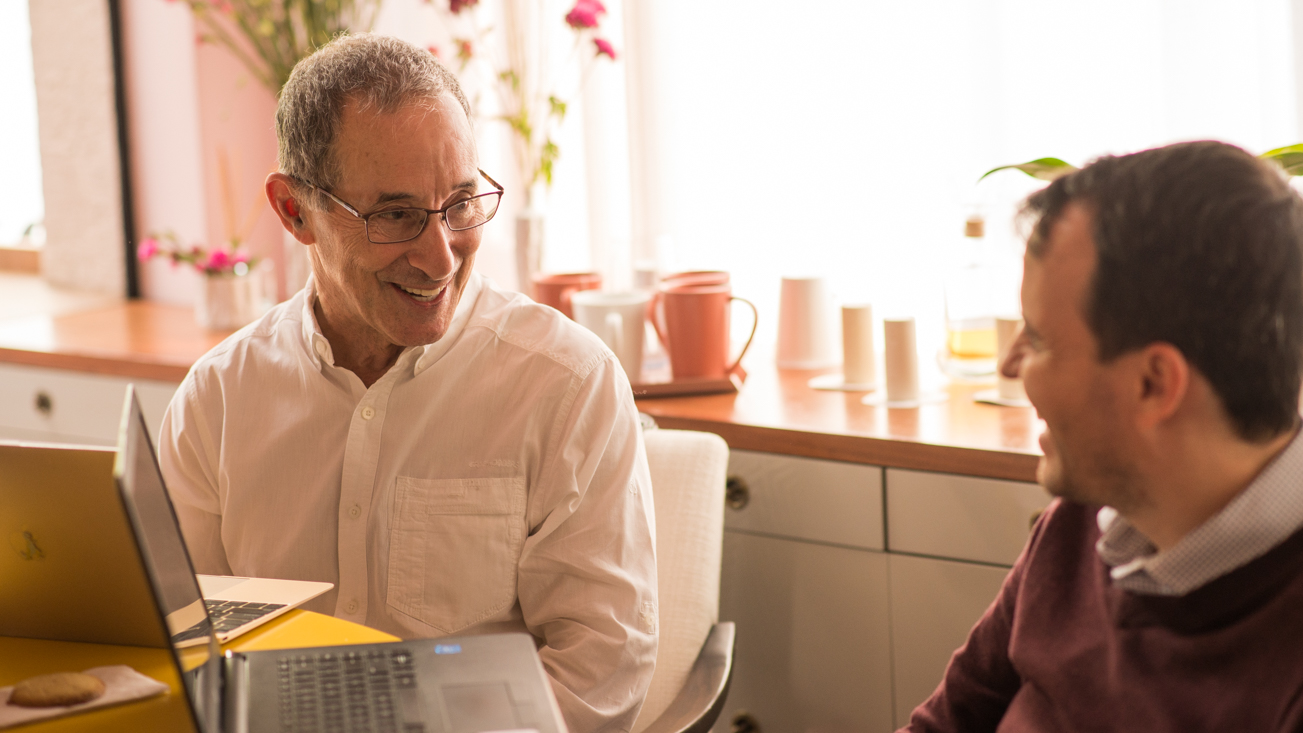 Adult student in the Fluenz Spanish Bootcamp engaged in an intensive Spanish coaching session in Mexico City, part of a week-long spanish bootcamp for adult learners.