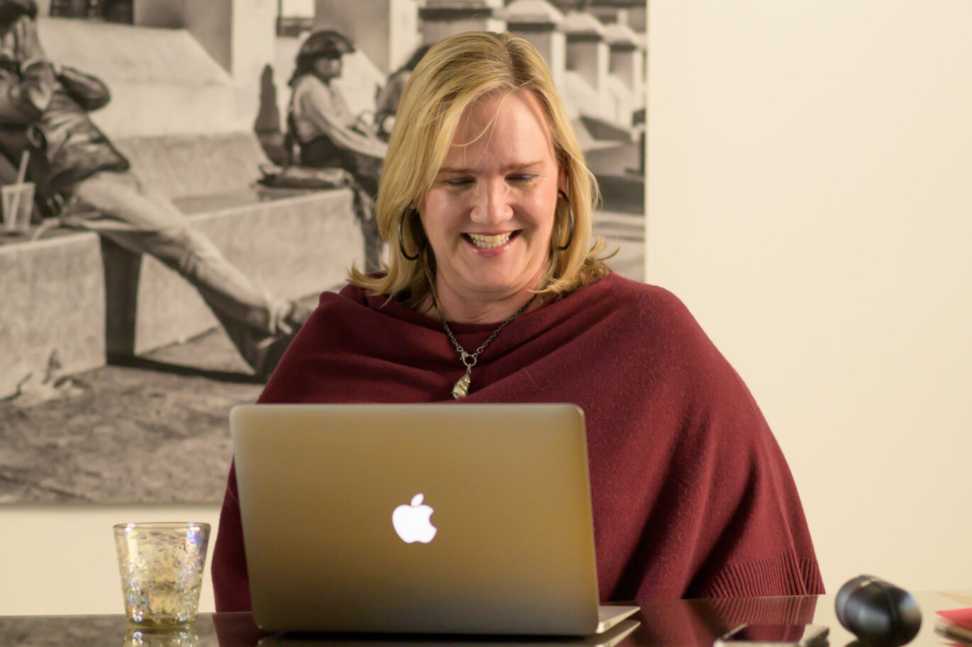 Adult learner smiling during a one-on-one Fluenz Live Online Spanish class on Zoom, part of the personalized immersion program for adults.