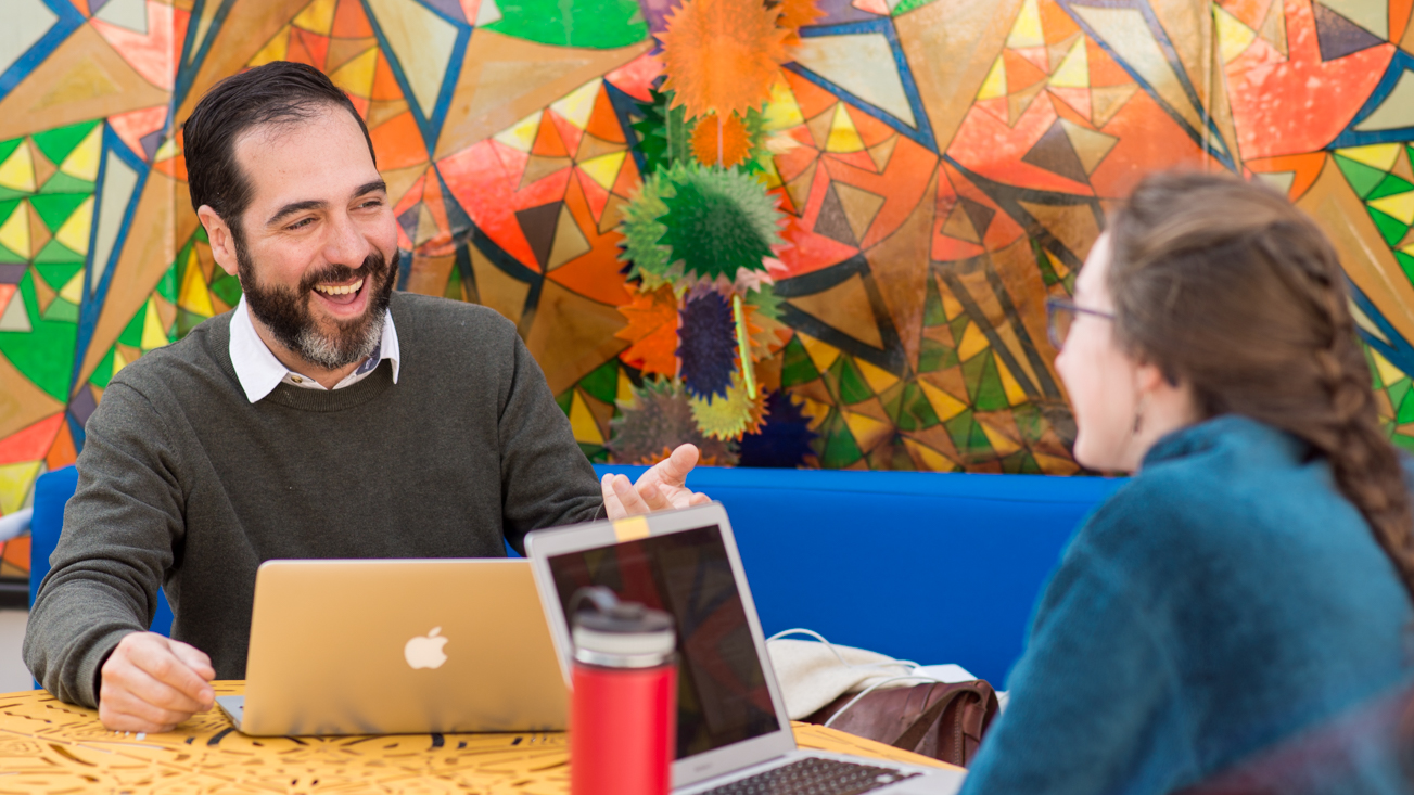 Learner in an intensive Spanish Bootcamp session in Mexico City with a Fluenz coach, building fluency through personalized guidance.