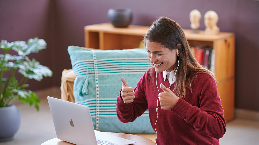 Fluenz Live Online Spanish coach teaching via Zoom, delivering personalized adult Spanish immersion classes.