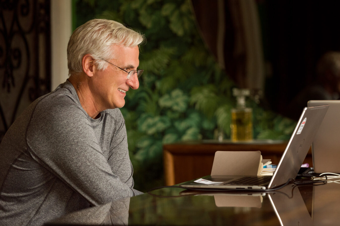 Smiling student engaged in a one-on-one Fluenz Live Online Spanish session, learning with expert coaches through personalized virtual immersion for adults.