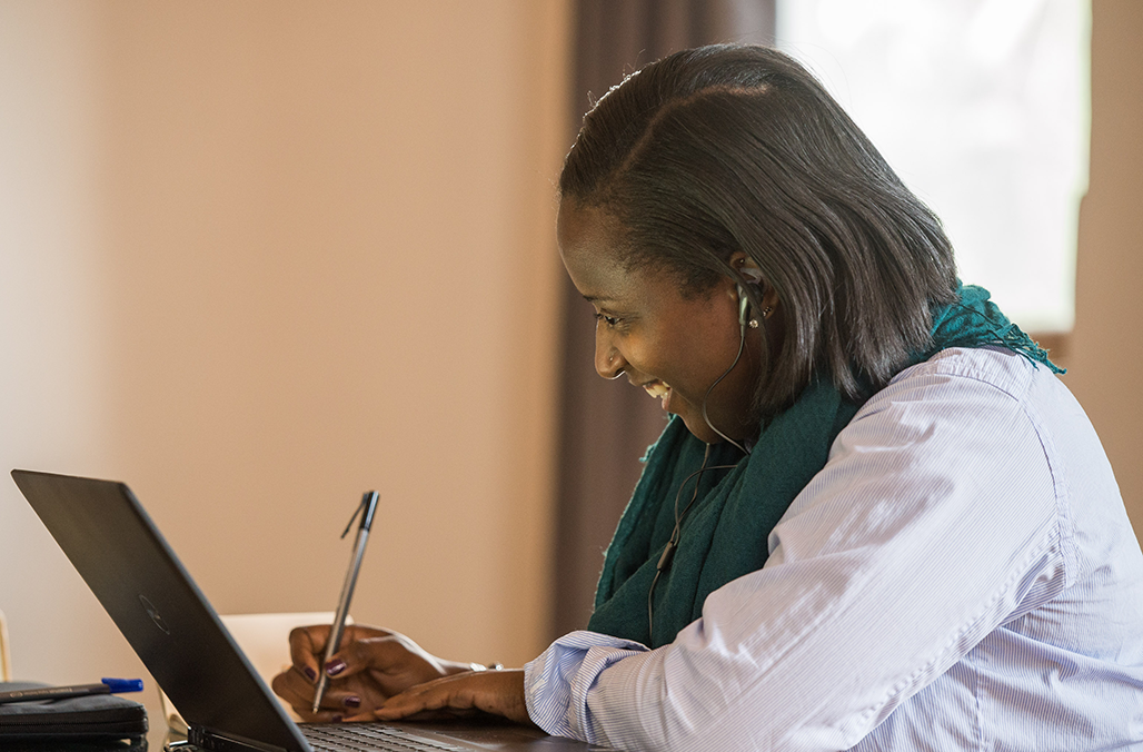 Student working online with Fluenz Spanish tutors, engaged in a personalized one-on-one session that builds fluency and confidence through the Fluenz Live Online Spanish immersion program.