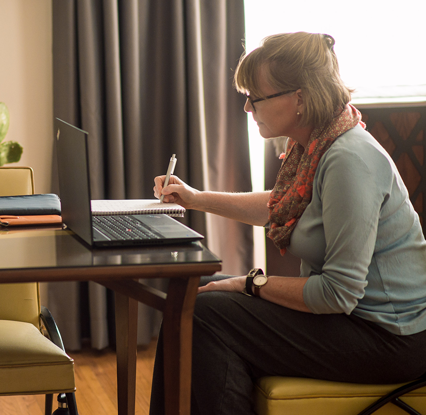 What are the benefits of choosing Fluenz Spanish tutors for one-on-one online sessions?
