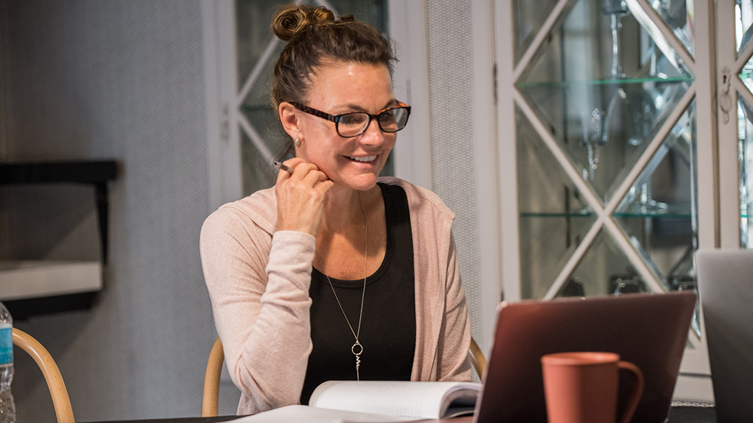 Student engaged in a one-on-one Spanish lesson with a Fluenz Spanish tutor, part of the expert team of Spanish tutors dedicated to helping learners achieve fluency through personalized guidance.