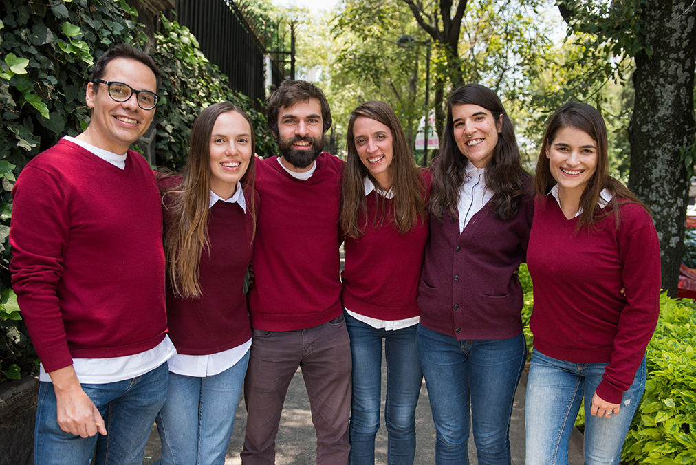 What's special about Fluenz Spanish tutors' experience for online students?