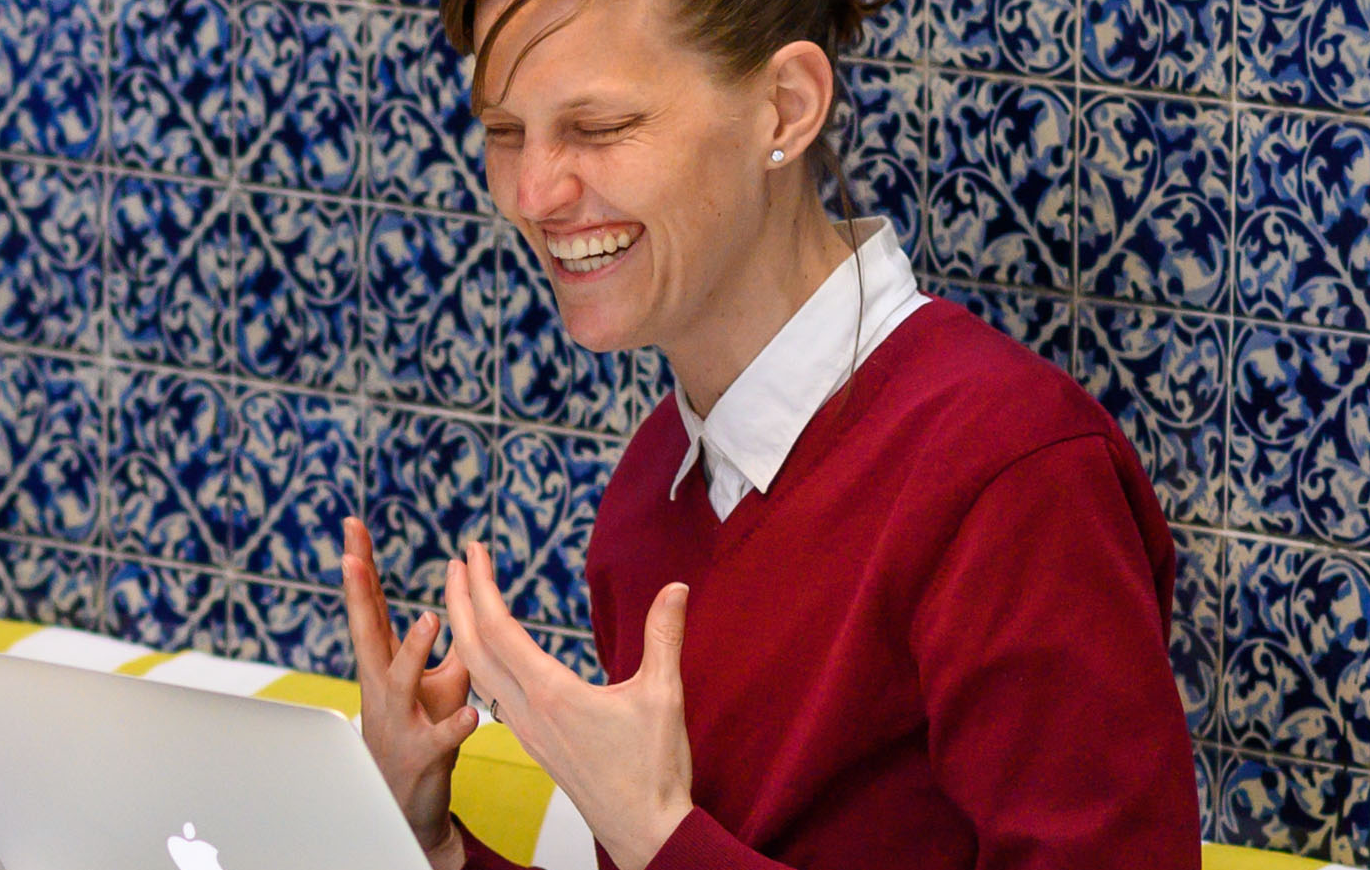 Spanish tutor from the Fluenz Online Spanish Immersion program engaging in a dynamic live session with an adult learner, combining personalized Spanish instruction and real-time coaching for professional fluency development.