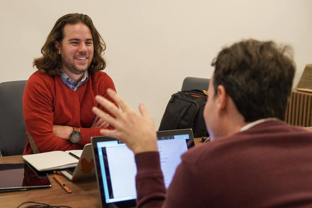 Student in an intensive one-on-one Spanish session with one of the coaches at the Fluenz Bootcamp in Mexico City.