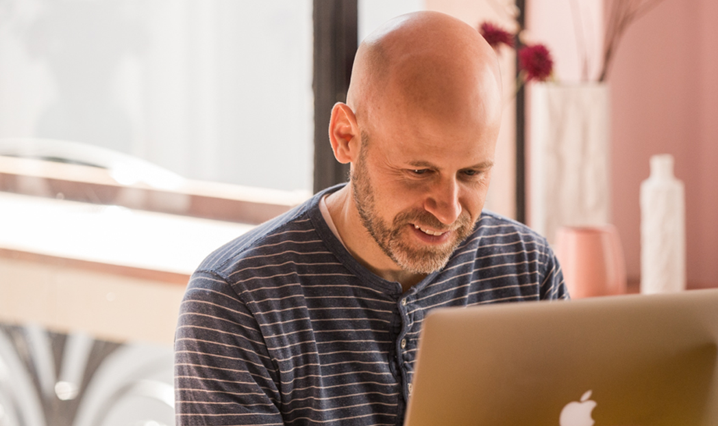 Learner engaged in a one-on-one live online Spanish tutoring session with Fluenz Spanish tutors, working through personalized instruction designed to accelerate fluency.