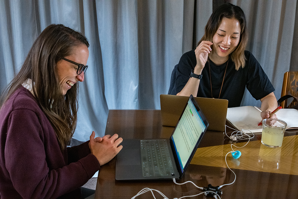 A Fluenz Spanish coach works one-on-one with an adult learner during the intensive Fluenz Spanish Bootcamp in Mexico City, combining laptops, notes, and personalized tutoring for a structured Spanish immersion experience.