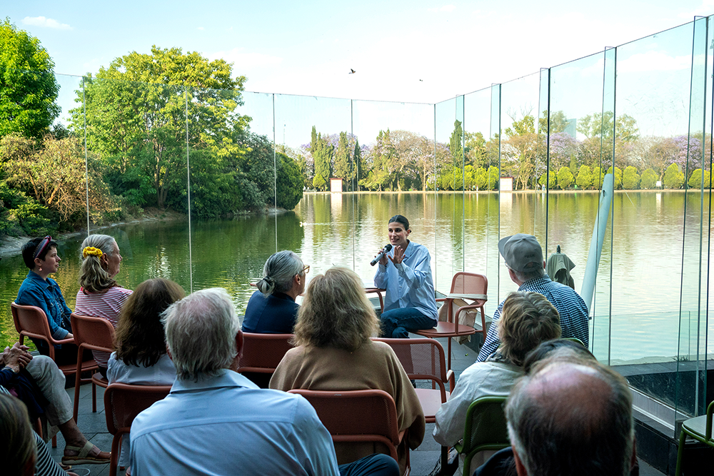 Fluenz Spanish Immersion in Mexico City with local expert leading an outdoor cultural session at Bosque de Chapultepec, where adult learners experience Spanish tutoring combined with Mexico’s history, art, and culture in an exclusive immersion setting.