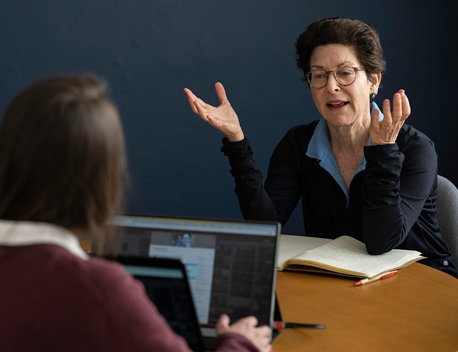 Coach and student in a one-on-one session during the Fluenz Spanish Bootcamp intensive in Mexico City, where expert Spanish tutors guide adult learners through personalized immersion for rapid fluency development.