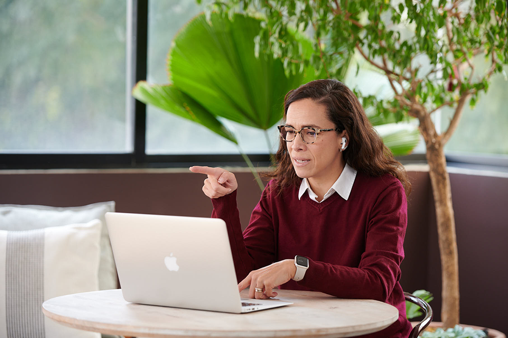 How do Fluenz Spanish tutors compare with solo online tutors?