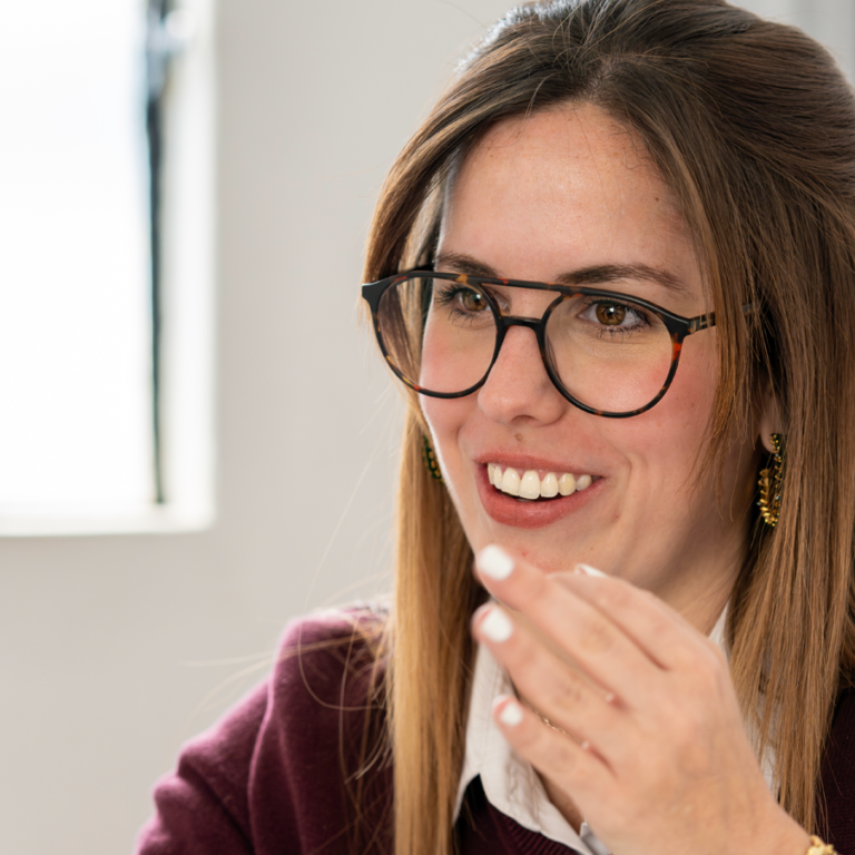 Live Spanish immersion online experience with a Fluenz coach offering tailored one-on-one language training.
