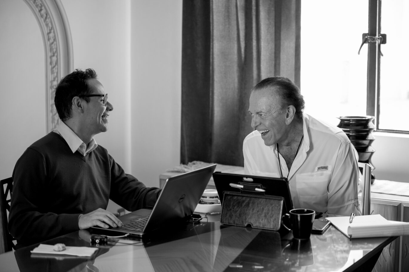 A Fluenz coach and learner share a one-on-one Spanish immersion session at the Fluenz Bootcamp in Mexico City.