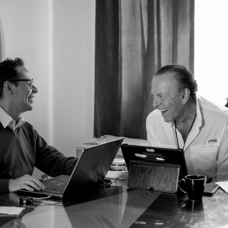 A Fluenz coach and learner share a one-on-one Spanish immersion session at the Fluenz Bootcamp in Mexico City.
