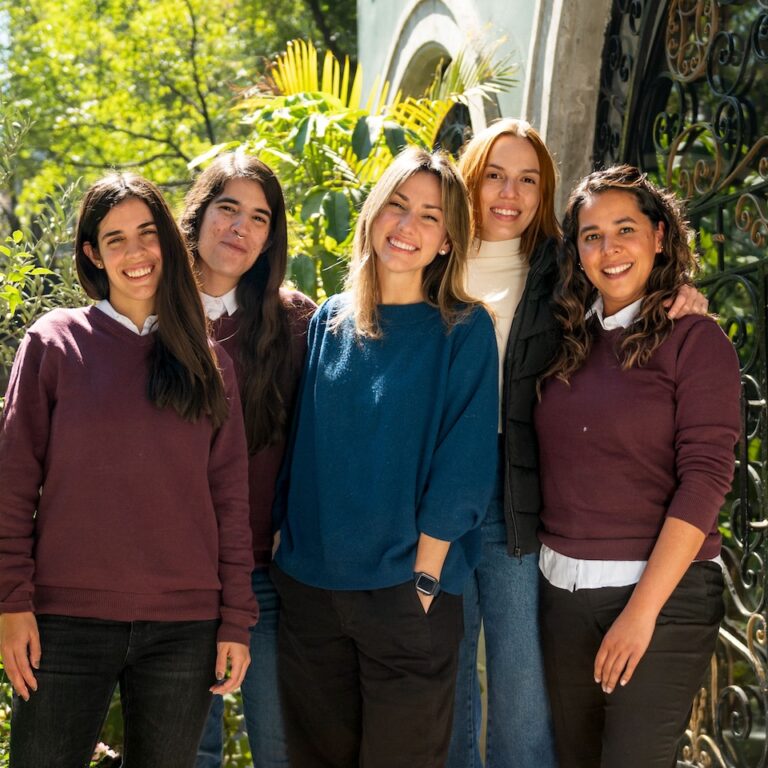 Fluenz founder Sonia Gil stands with the exceptional team of Spanish tutors behind Fluenz Live Online, delivering world-class personalized Spanish immersion for adults.