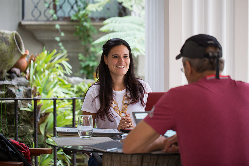 Spanish coach and adult learner during an intensive Spanish bootcamp session in Mexico City.