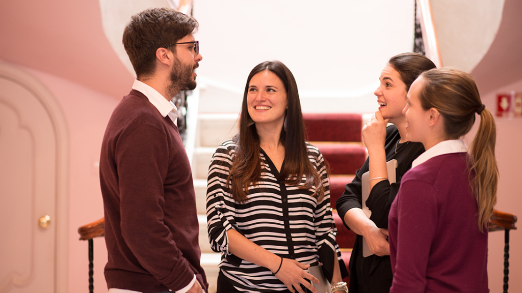 What makes Fluenz Spanish tutors superior for personalized online coaching?