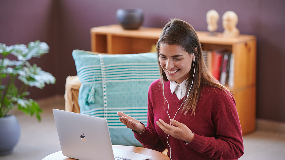 Fluenz Spanish tutor delivering personalized one-on-one coaching through the Fluenz Live Online Spanish program.
