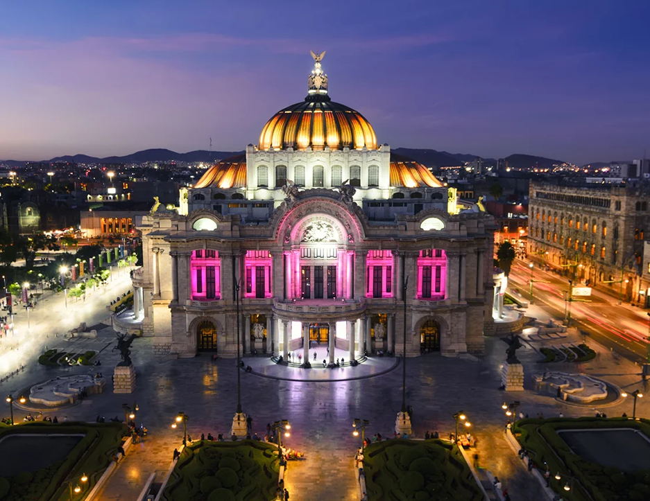 Palacio de Bellas Artes illuminated at night in Mexico City, one of the cultural highlights experienced during the Fluenz Spanish Immersion program in Mexico City, combining intensive Spanish learning with luxury cultural exploration.