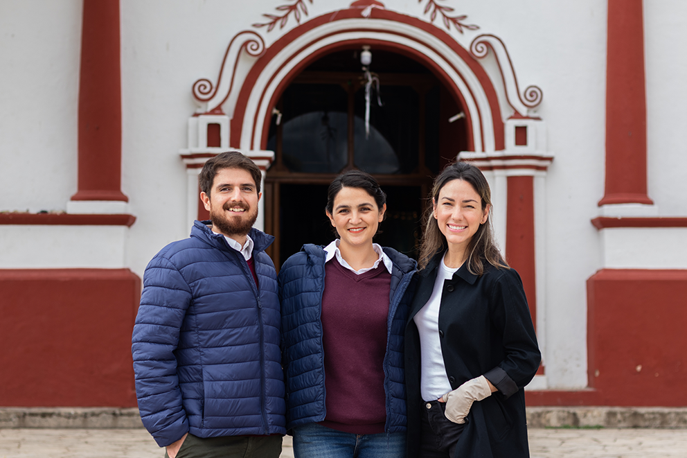 Fluenz founder Sonia Gil with two of the Spanish tutors who lead the personalized Fluenz Online Spanish Immersion, standing together in front of a historic red-and-white building that reflects the cultural richness behind the program.