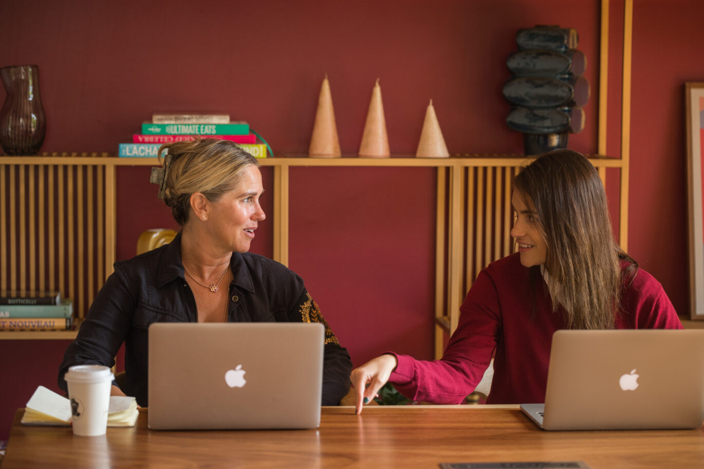 An adult learner and one of the Fluenz Spanish Bootcamp tutors engaged in an intensive one-on-one coaching session in Mexico City, focusing on fluency and personalized language practice.
