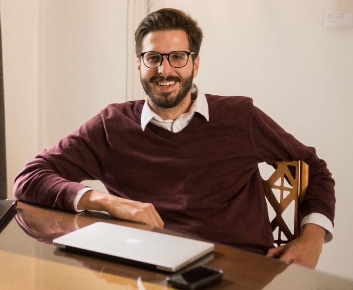 A Fluenz Spanish tutor preparing for a coaching session, representing the coordination and expertise of the exceptional team behind the Fluenz Online Spanish Immersion experience.