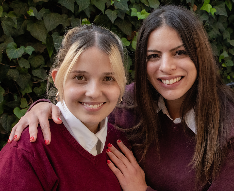 zFluenz Spanish immersion coaches in Mexico City coordinating online lessons for adult learners worldwide.