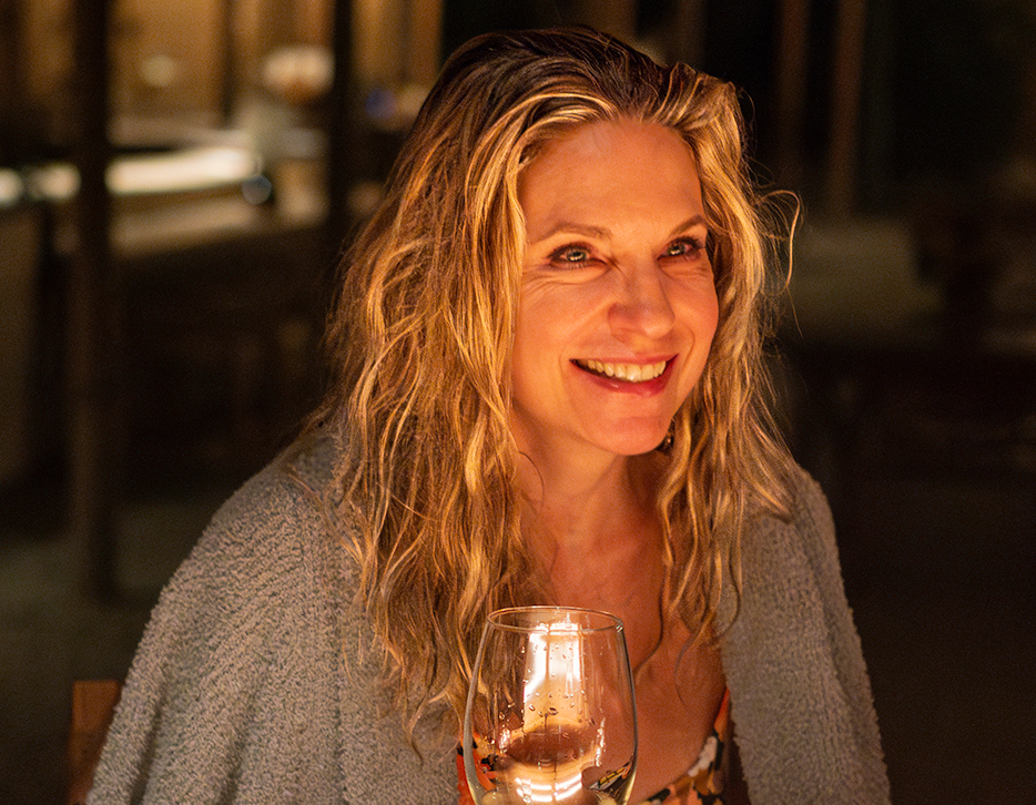 Learner enjoying an evening dinner during the luxury Spanish immersion in Mexico City, reflecting on her day of one-on-one Spanish sessions.