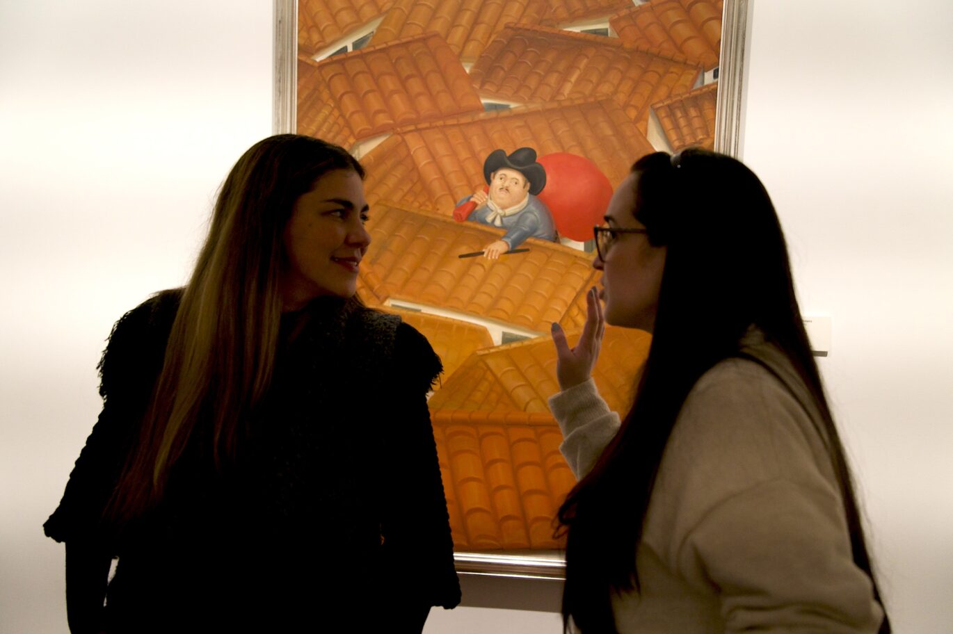 Fluenz Spanish immersion learners in Bogotá discussing art during a private museum visit, part of the cultural component of the Fluenz Spanish immersion experience in Colombia.