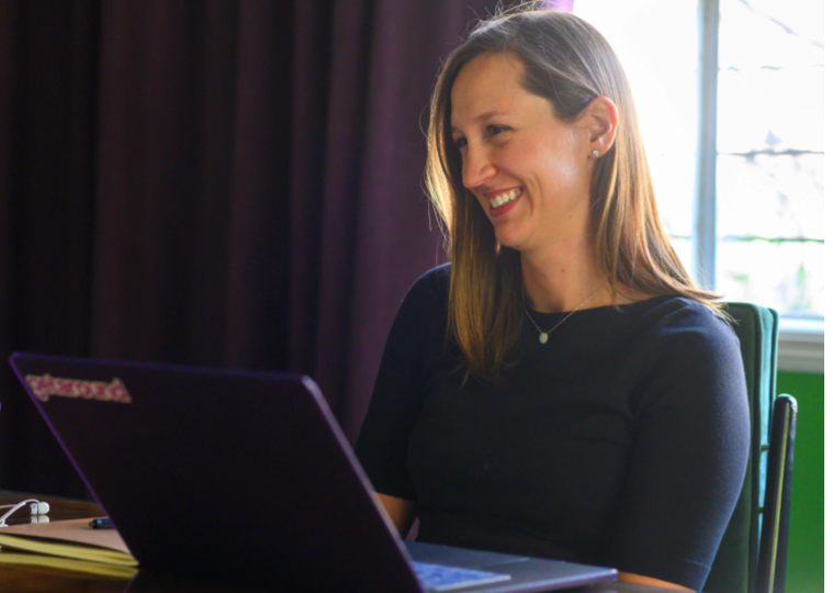 Fluenz Live Online Spanish student working with a Spanish tutor in a real-time interactive session focused on fluency and pronunciation.