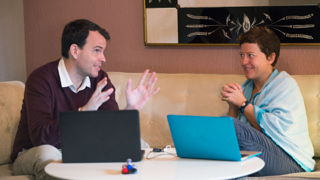 What makes team-based Spanish instruction more effective than single tutors?