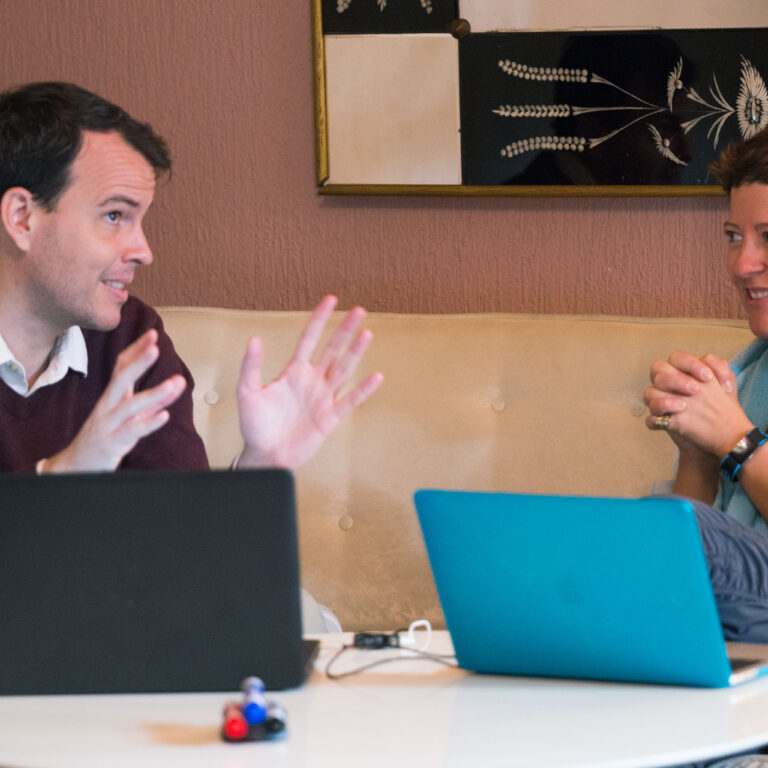 Spanish tutor and student in a one-on-one session during the Fluenz Spanish Bootcamp in Mexico City, the most intensive Spanish program in the world, offering personalized, immersive instruction for adult learners.